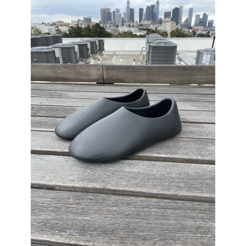 Yeezy YZY SLPRS SL-01 Size 7 Black Slippers Slides Ye Slip Ons